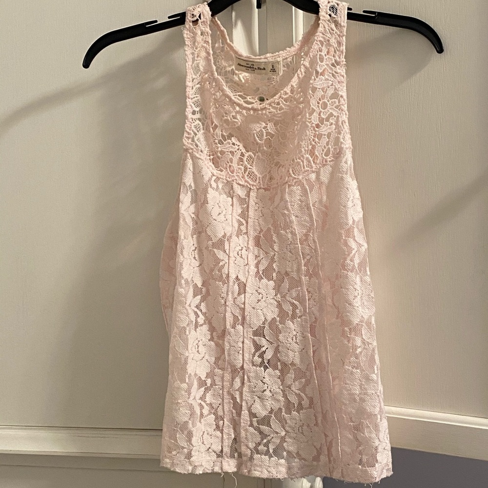 Abercrombie & Fitch blush lacy top